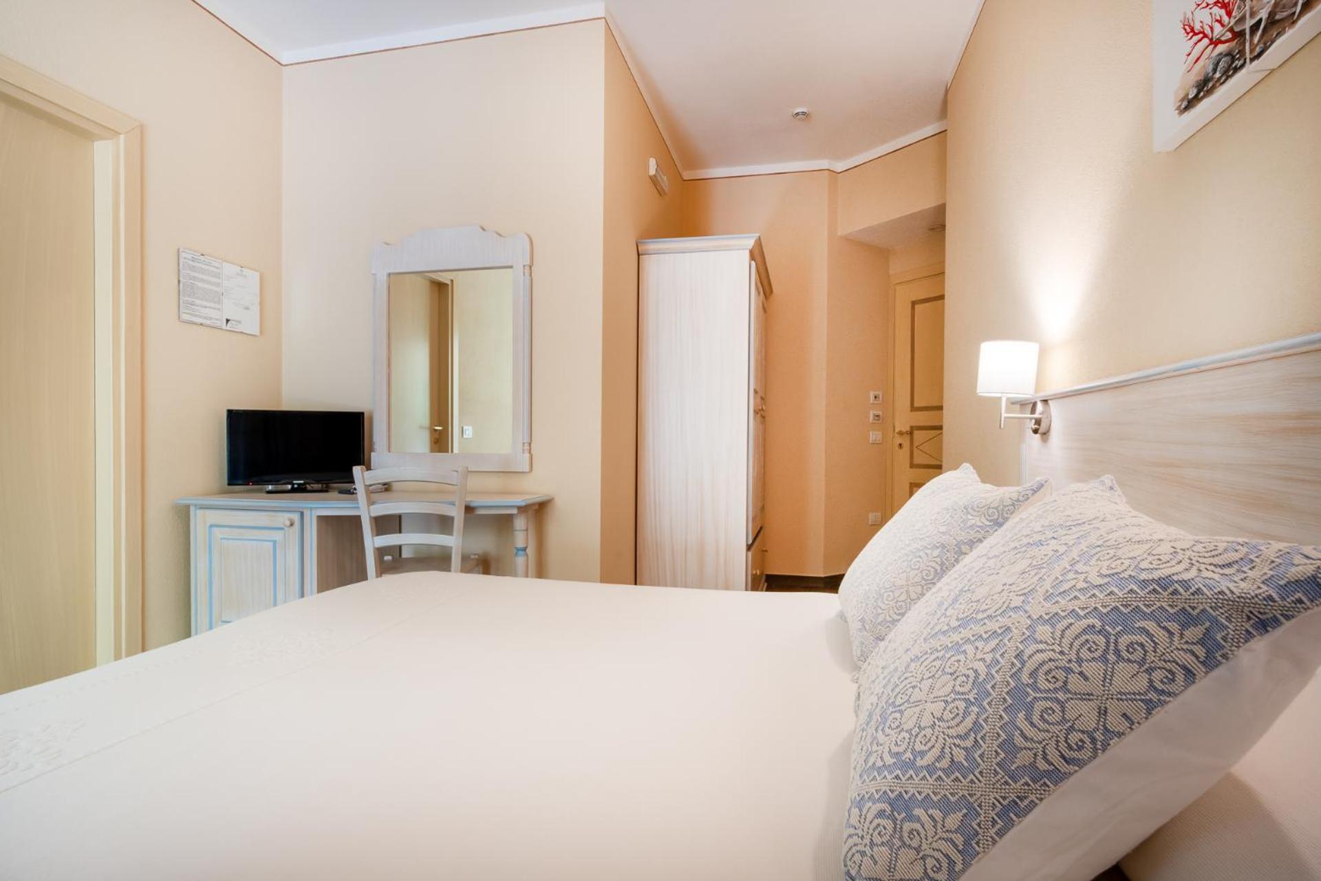 Hotel Lu Pitrali サン・テオドーロ エクステリア 写真